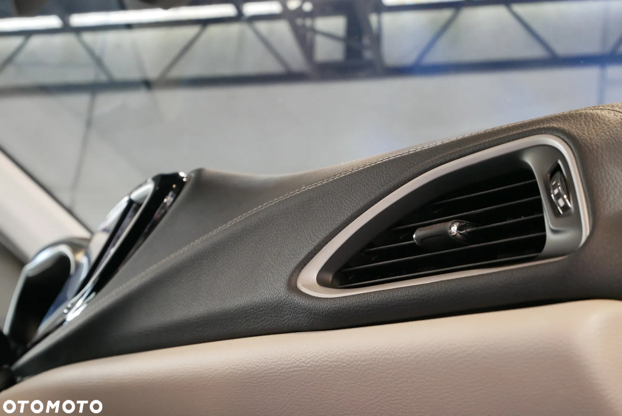 Chrysler Pacifica - 30