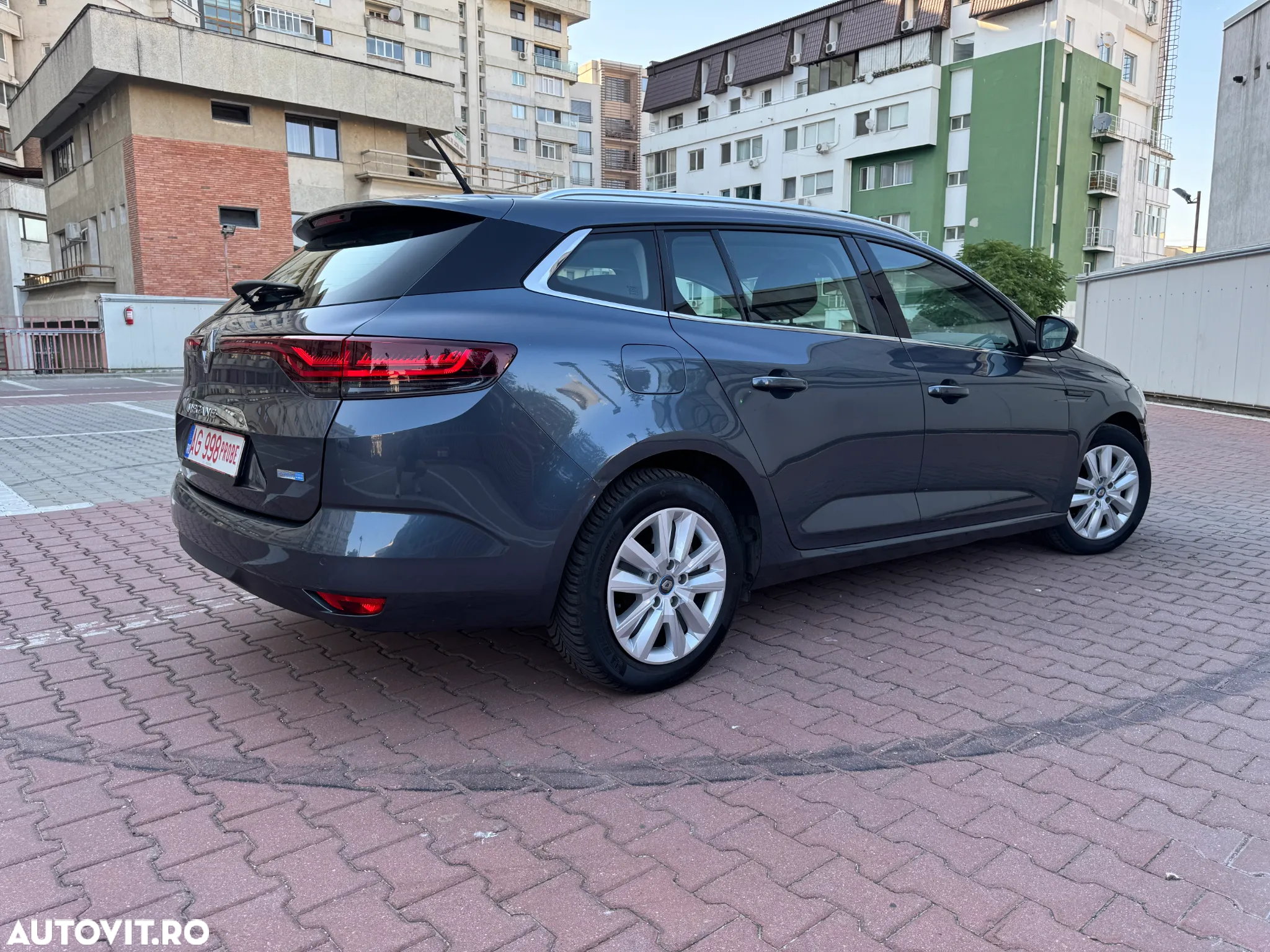 Renault Megane Grandtour E-TECH Plug-in 160 BUSINESS EDITION - 35