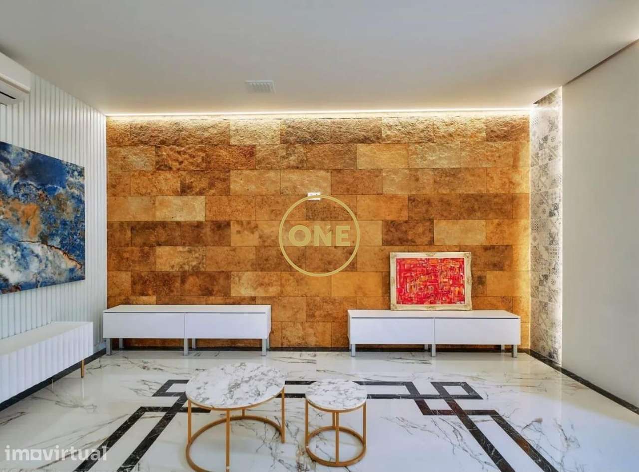 Moradia T4 no Parque Oriental - Condomínio Privado - Grande imagem: 2/26