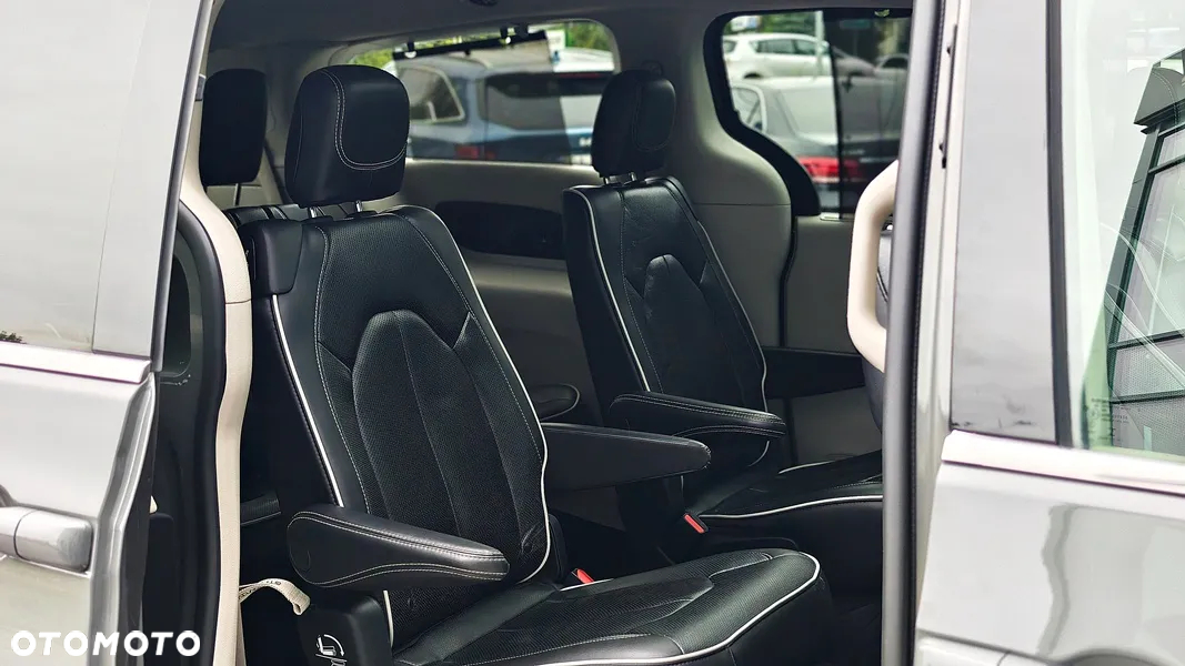 Chrysler Pacifica - 17