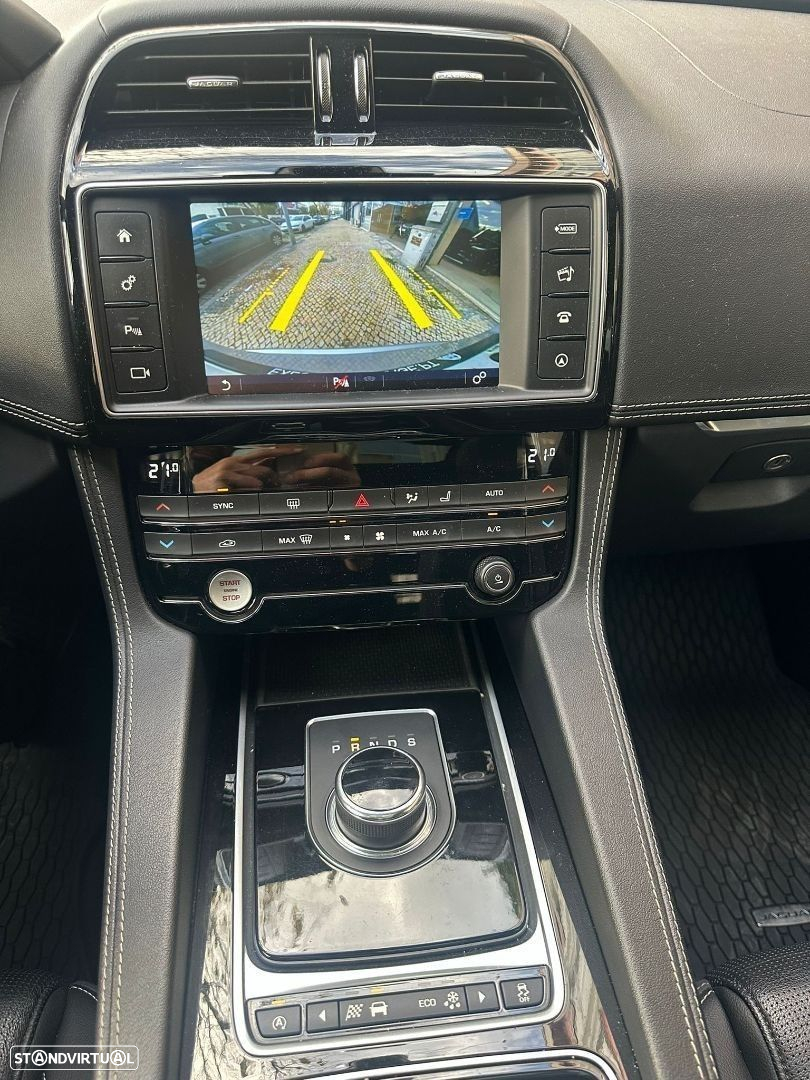 Jaguar F-Pace 2.0 i4D R-Sport Aut. - 32