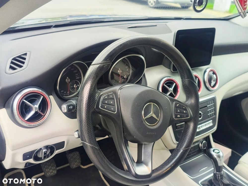 Mercedes-Benz CLA 180 - 22