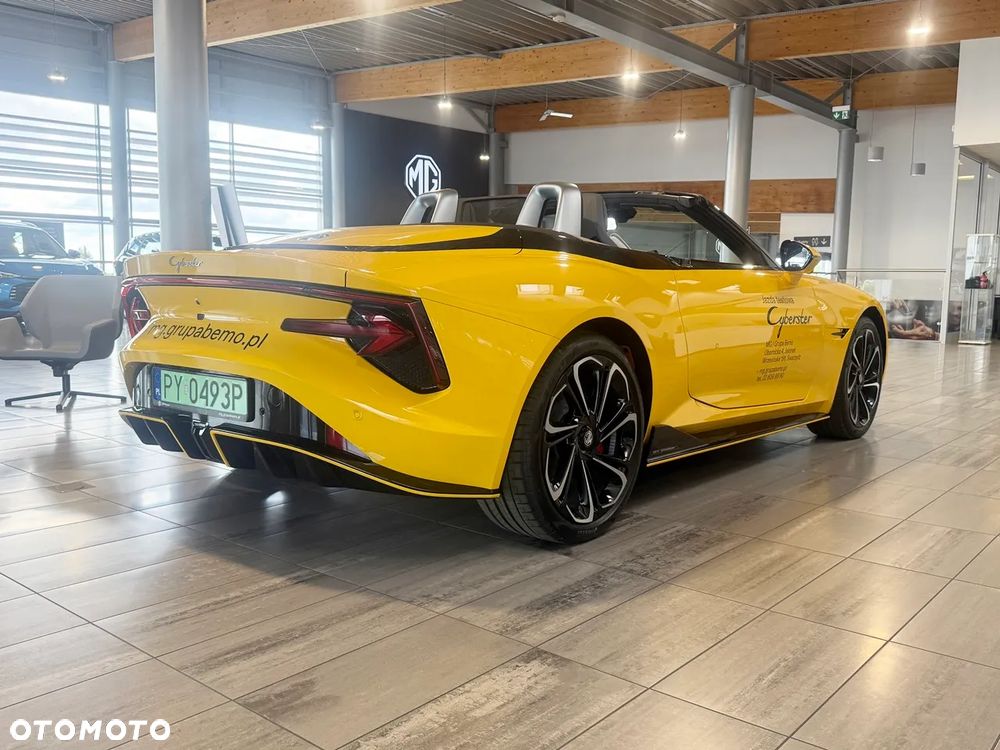MG Cyberster 77kWh AWD Czarny Dach - 7