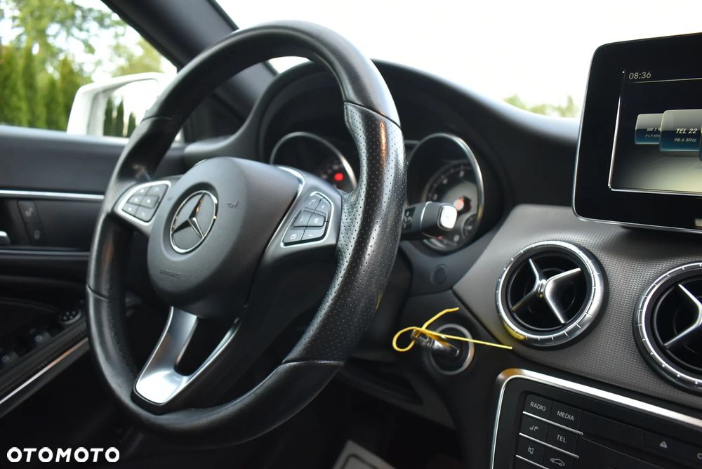 Mercedes-Benz CLA 200 7G-DCT UrbanStyle Edition - 8