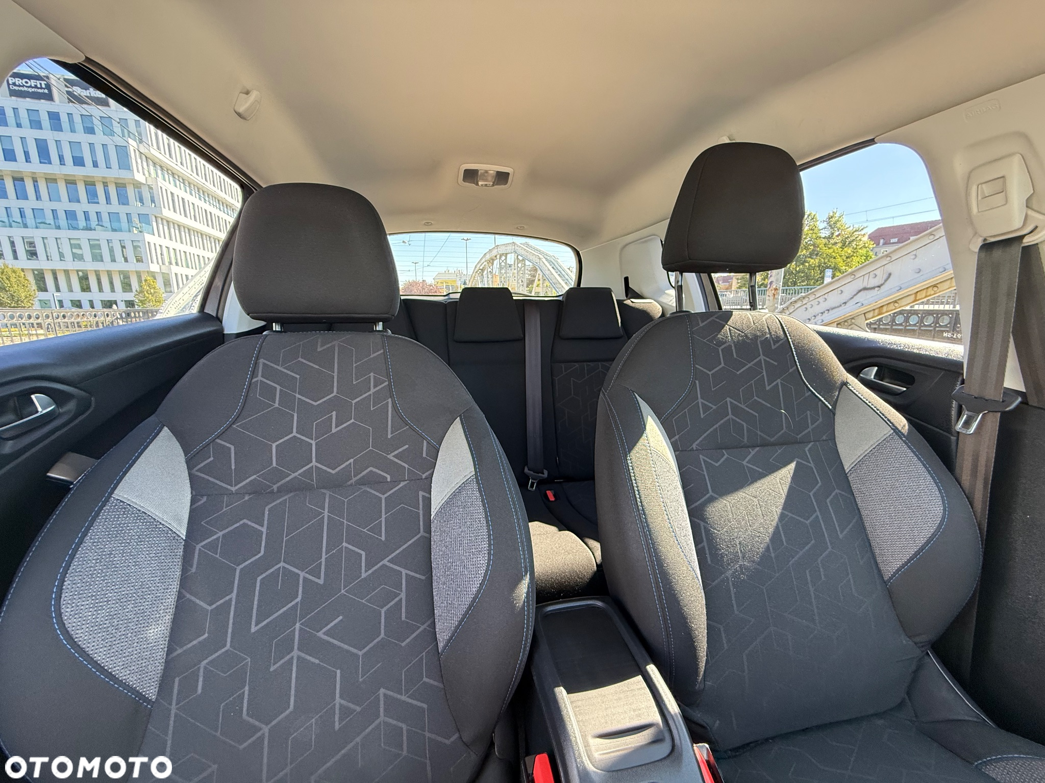 Peugeot 2008 1.6 BlueHDi Style - 25