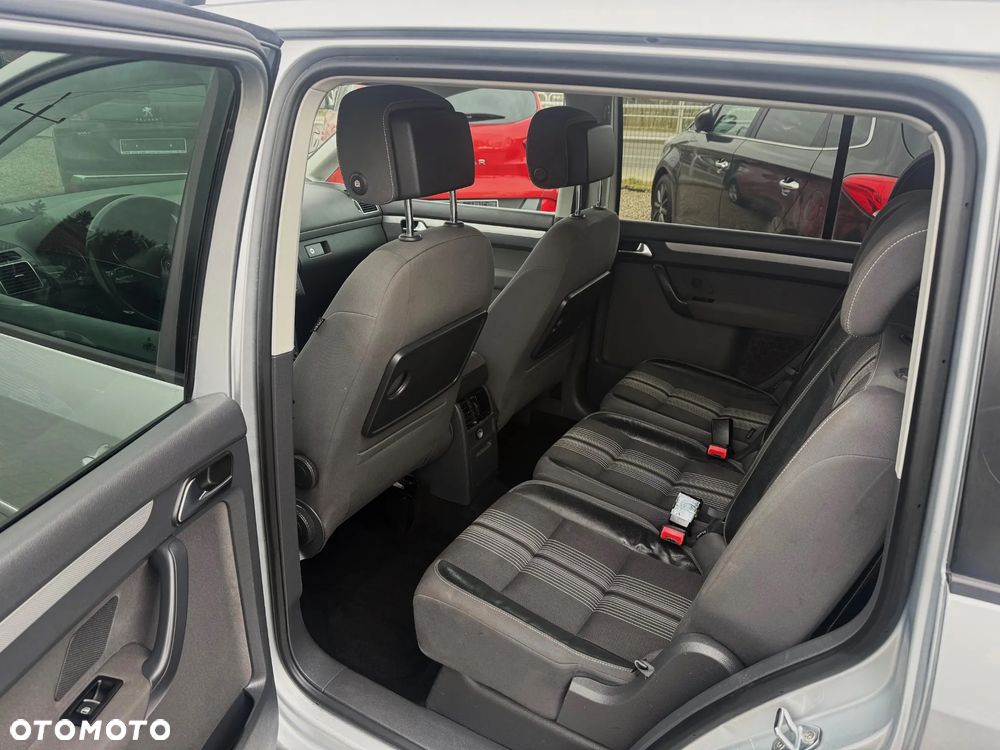 Volkswagen Touran 1.6 TDI DPF BlueMotion Technology DSG MATCH - 9