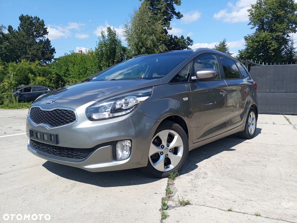 Kia Carens - 1