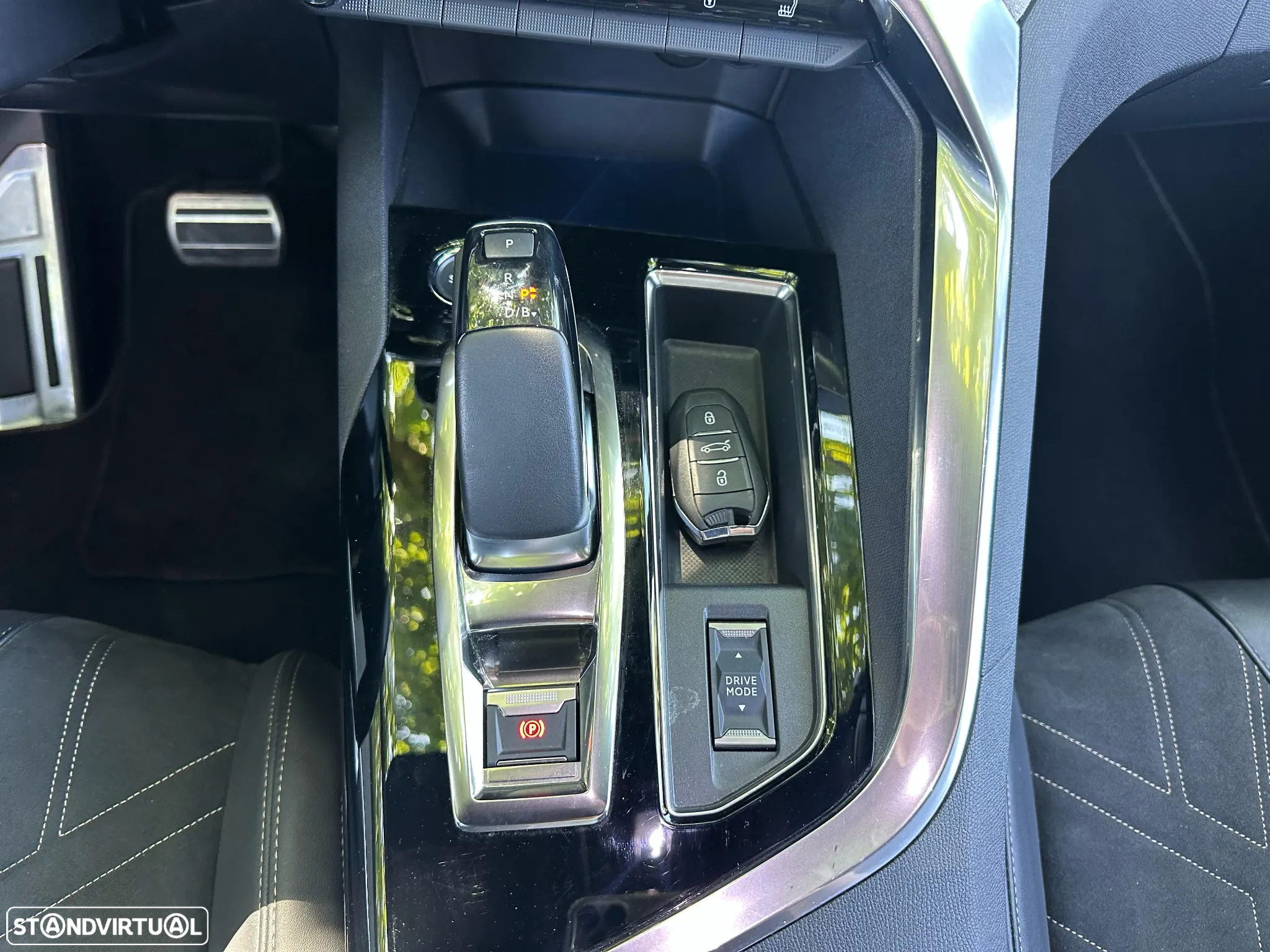 Peugeot 3008 1.6 Hybrid GT Pack e-EAT8 - 32