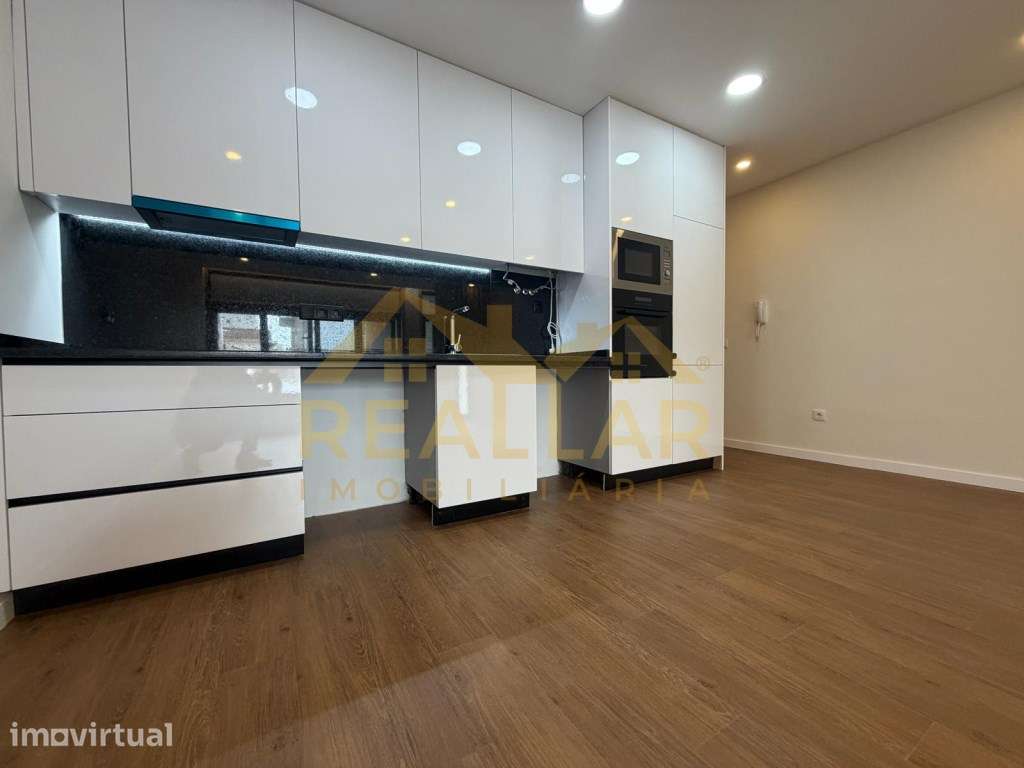 Apartamento T2 Remodelado com Terraço Privativo a 5 min da Praia - ... - Grande imagem: 3/27