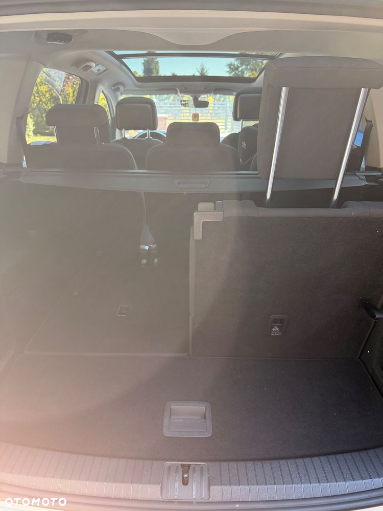 Volkswagen Touran - 19