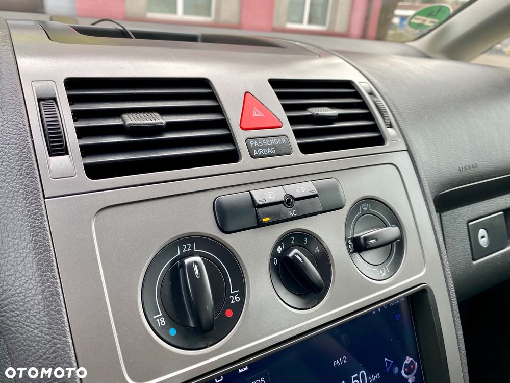 Volkswagen Touran - 27