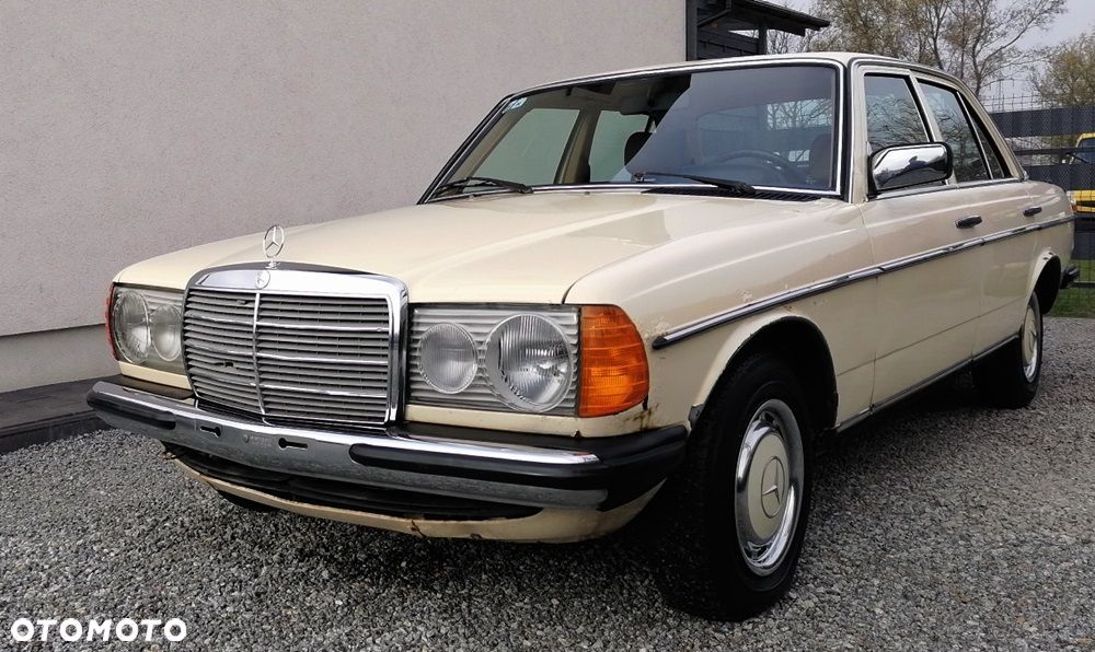Mercedes-Benz W123 - 25