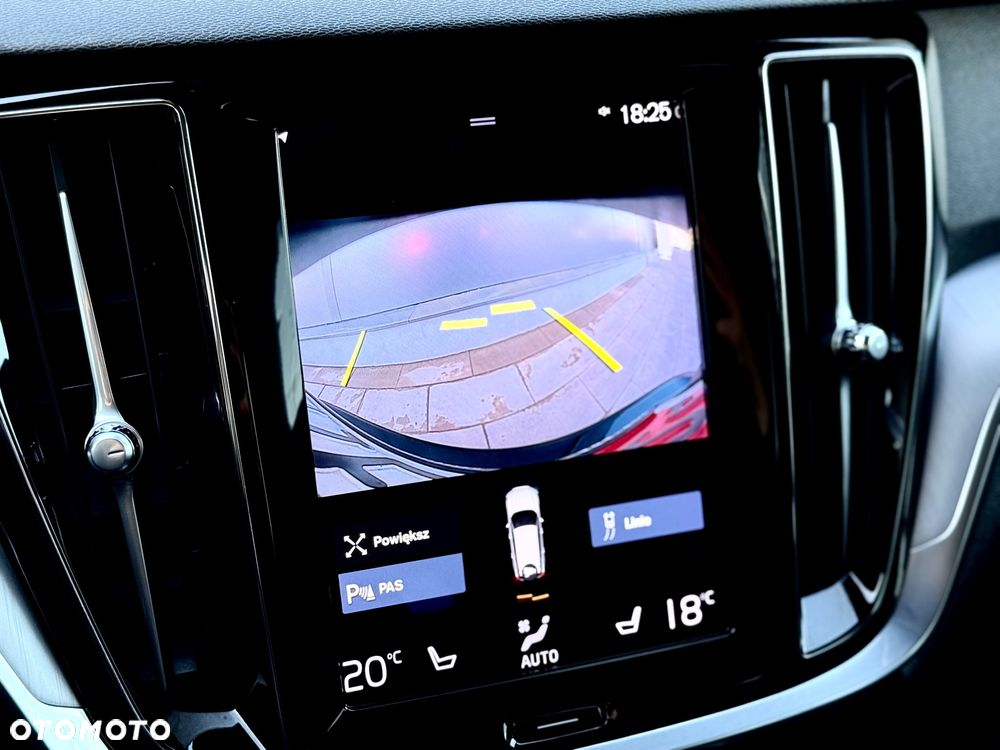 Volvo V60 Cross Country - 8