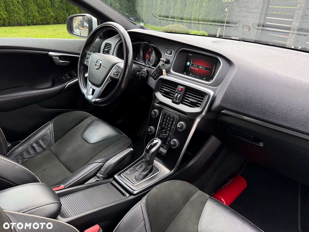 Volvo V40 D3 Geartronic RDesign - 36