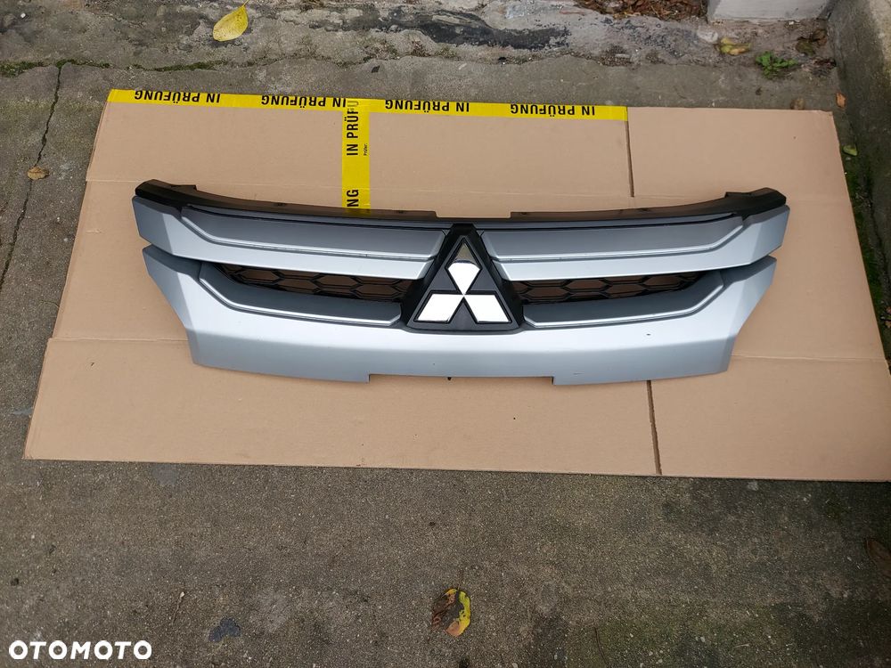 Mitsubishi L200 V 19- Atrapa Grill Przód Oryginał - 1