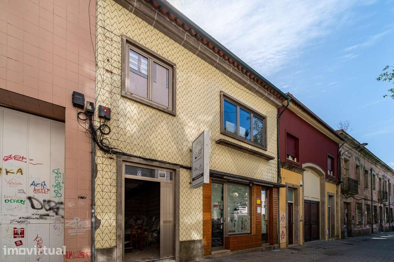 Prédio no centro histórico de Braga - Grande imagem: 2/26