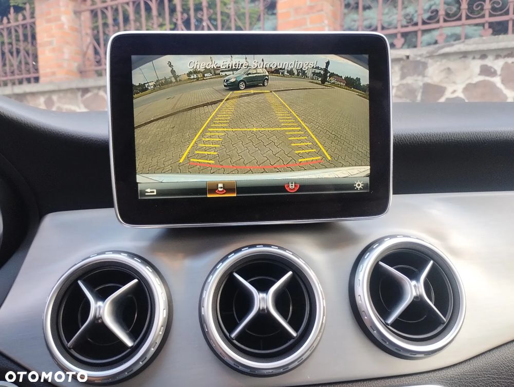 Mercedes-Benz GLA 250 4-Matic AMG Line - 18