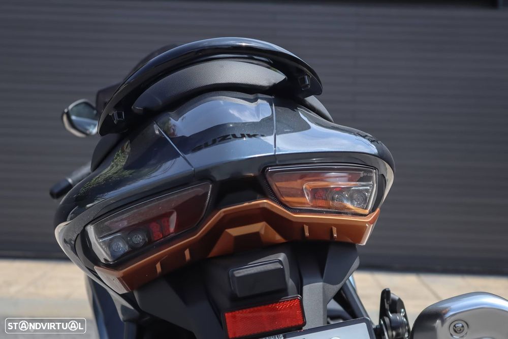 Suzuki Hayabusa Gsx -R 1300 - 6