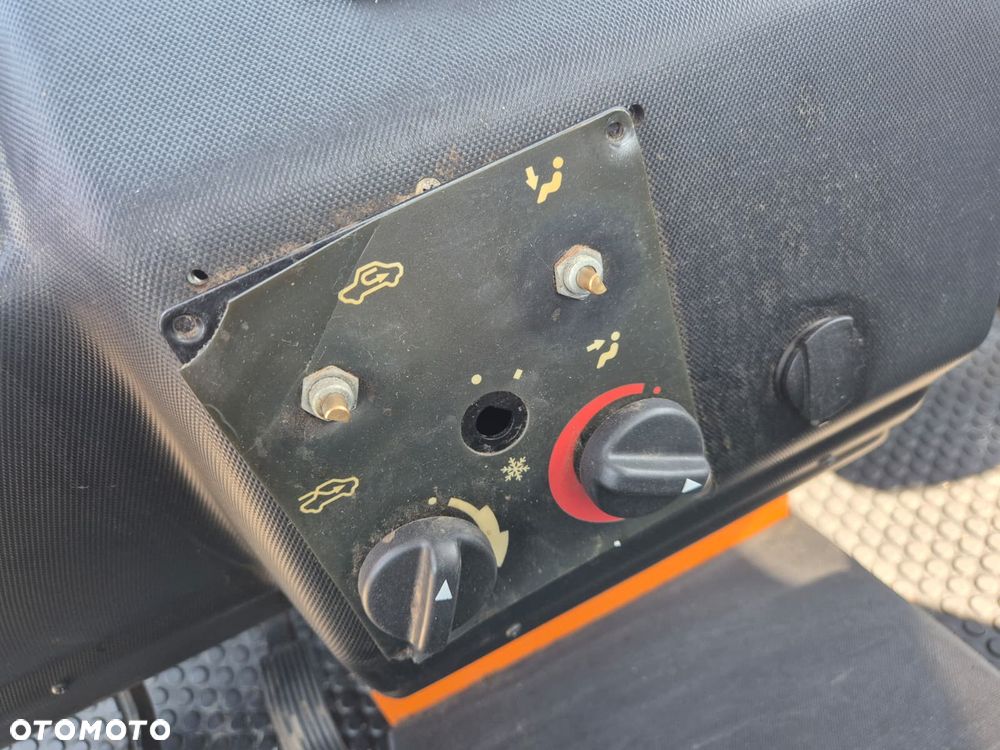 Inny AEBI MT740-S / 4X4 / POJAZD KOMUNALNY / PŁUG BUCHER / SOLARKA / PIASKARKA / HAKOWIEC / POJAZD SPECJALNY / SERWISOWANY / BEZWYPADKOWY / ODŚNIEŻANIE DRÓG / EURO 6 - 30