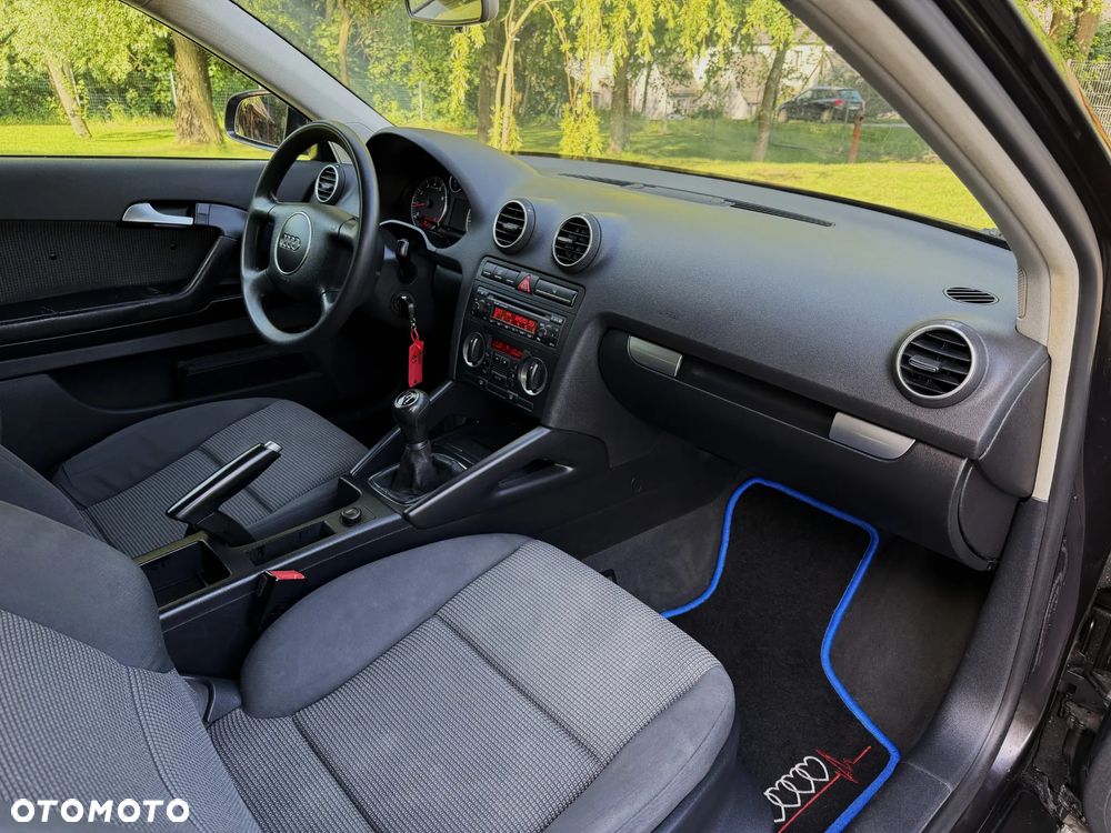 Audi A3 3-drzwiowe 1.6 FSI Ambition - 17