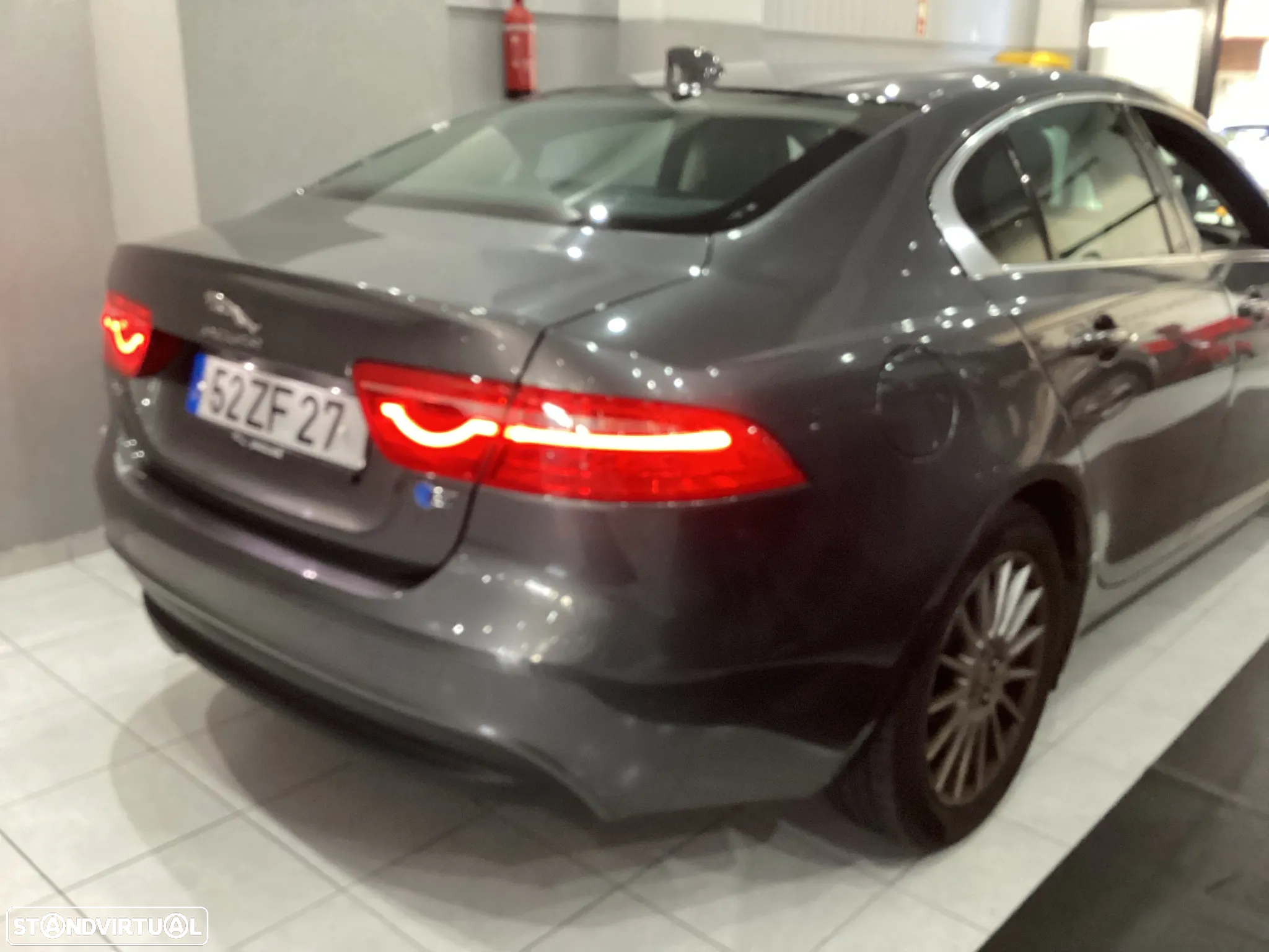 Jaguar XE - 6