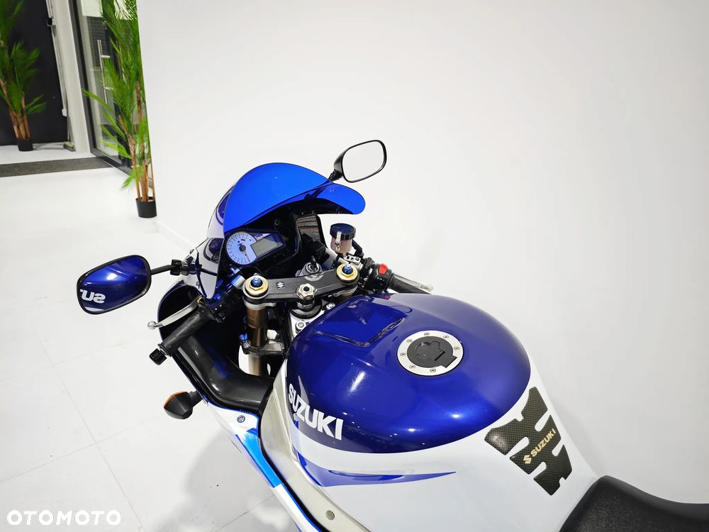Suzuki GSX-R - 25