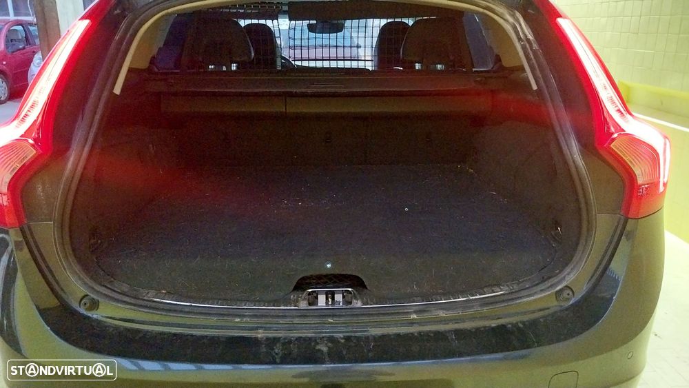 Volvo V60 D6 Plug-In-Hybrid AWD Geartronic Summum - 26