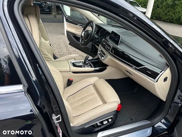 BMW Seria 7 740d xDrive - 9