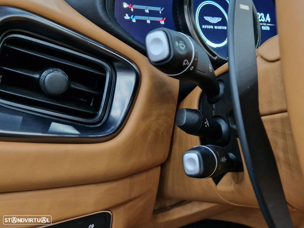 Aston Martin DB11 Volante V8 - 31