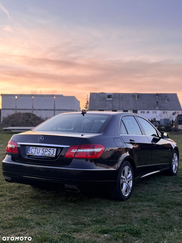 Mercedes-Benz Klasa E 200 CGI BlueEFFICIENCY Avantgarde - 3