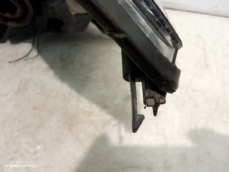 FAROL DIREITO DACIA SANDERO 2010 - 1