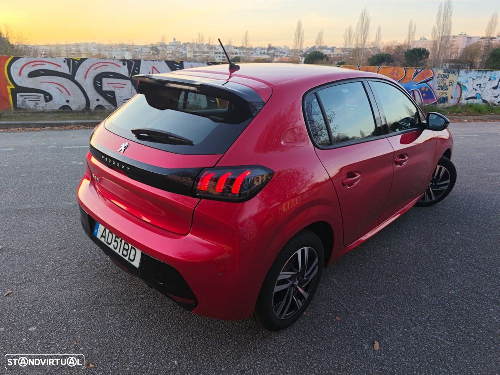 Peugeot 208 1.2 PureTech Allure EAT8 - 8