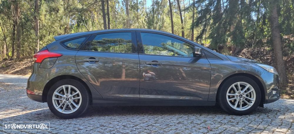 Ford Focus 1.0 EcoBoost Business - 22