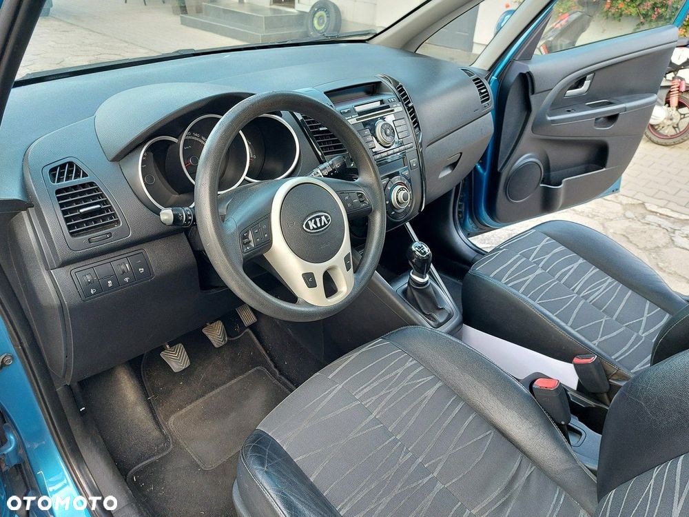 Kia Venga - 10