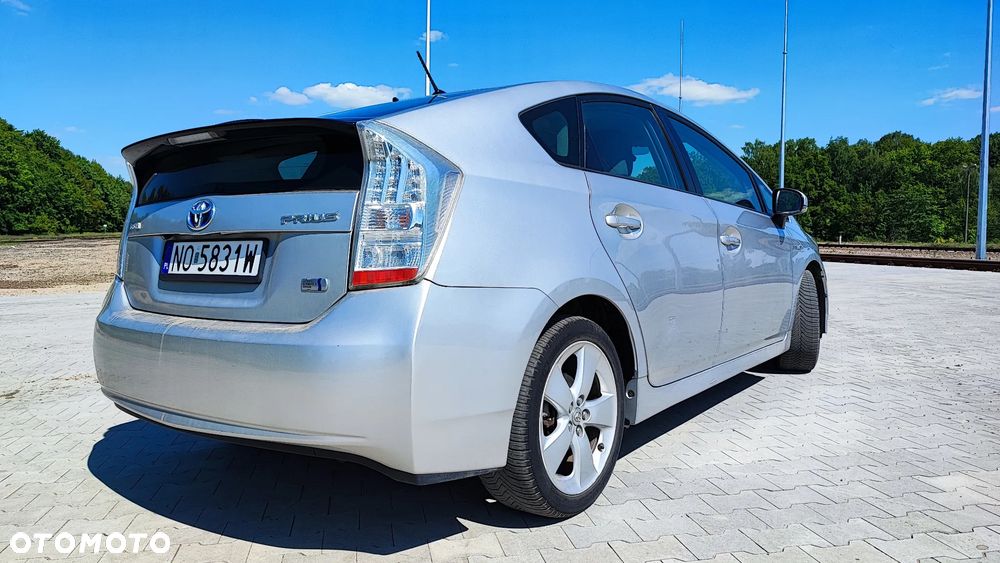 Toyota Prius (Hybrid) - 5