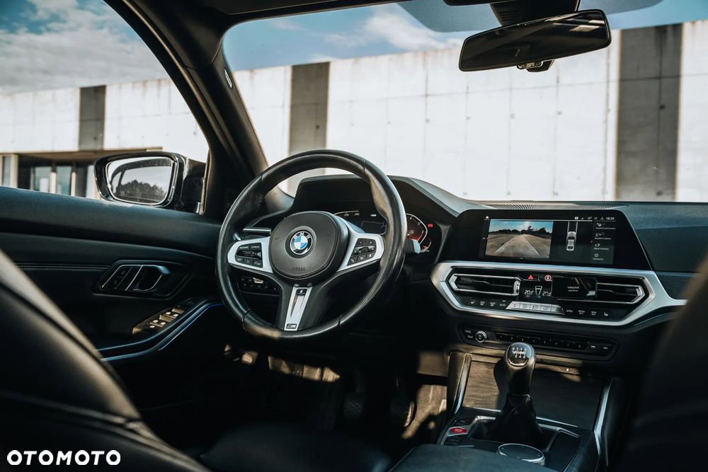 BMW Seria 3 320d Sport Line Shadow - 12