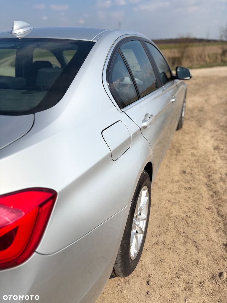 BMW Seria 3 318d - 19