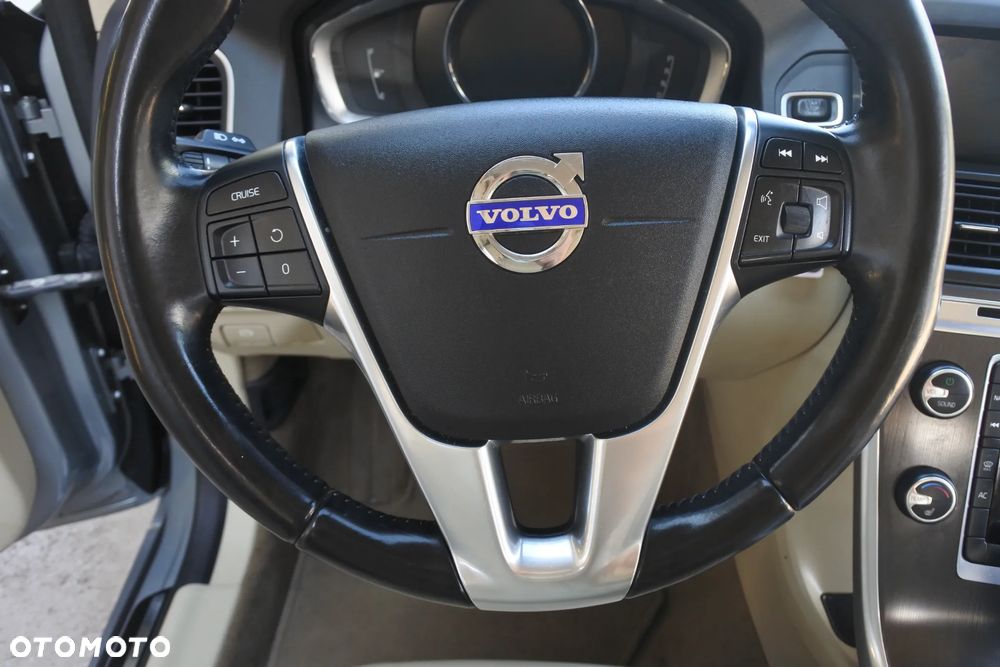 Volvo XC 60 D4 Geartronic Summum - 16