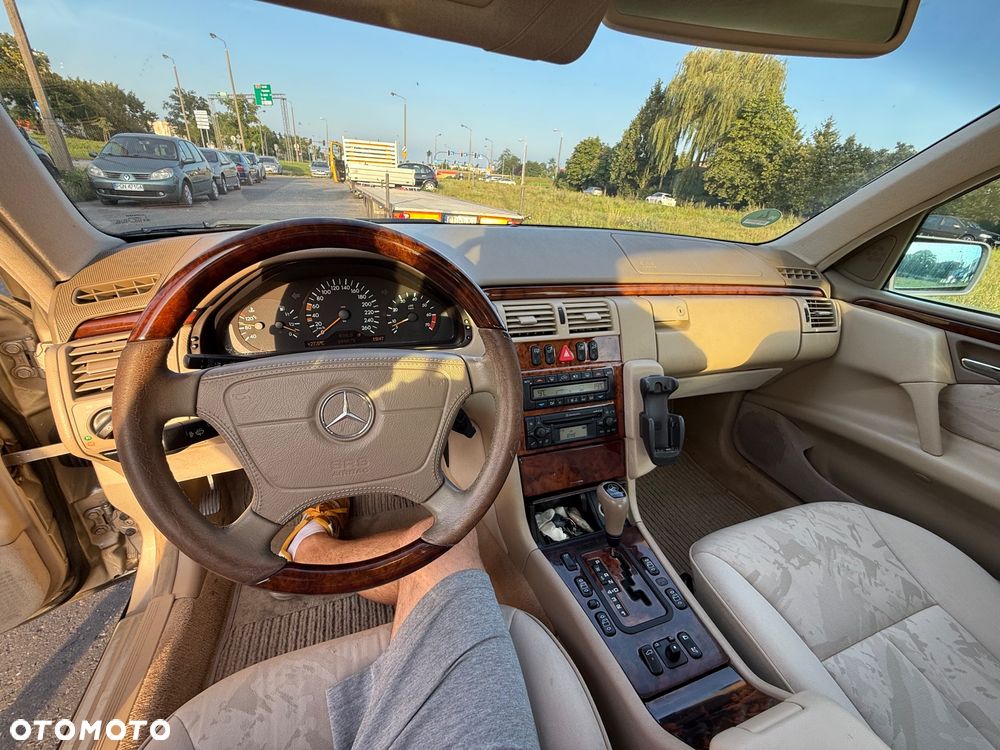 Mercedes-Benz Klasa E 280 4-Matic Elegance - 37