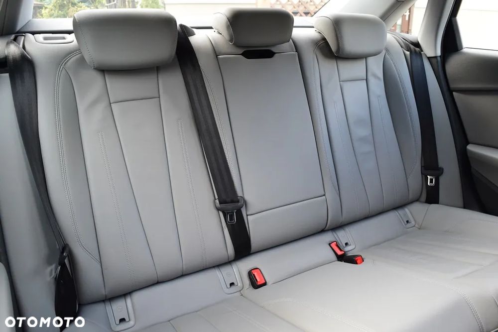 Audi A4 Limousine - 31