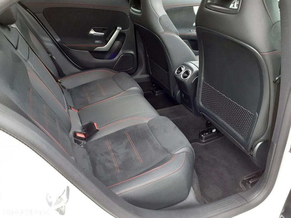 Mercedes-Benz CLA 200 mHEV AMG Line 7G-DCT - 23