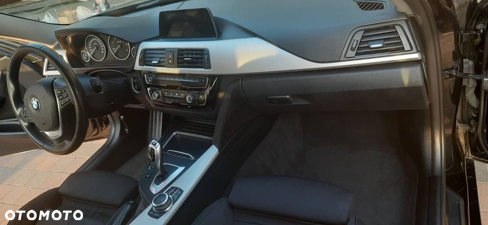 BMW Seria 3 320d Touring xDrive Sport Line - 16