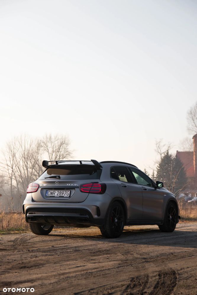 Mercedes-Benz GLA - 12