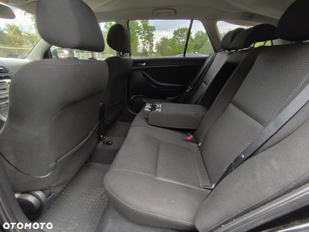 Toyota Avensis - 7