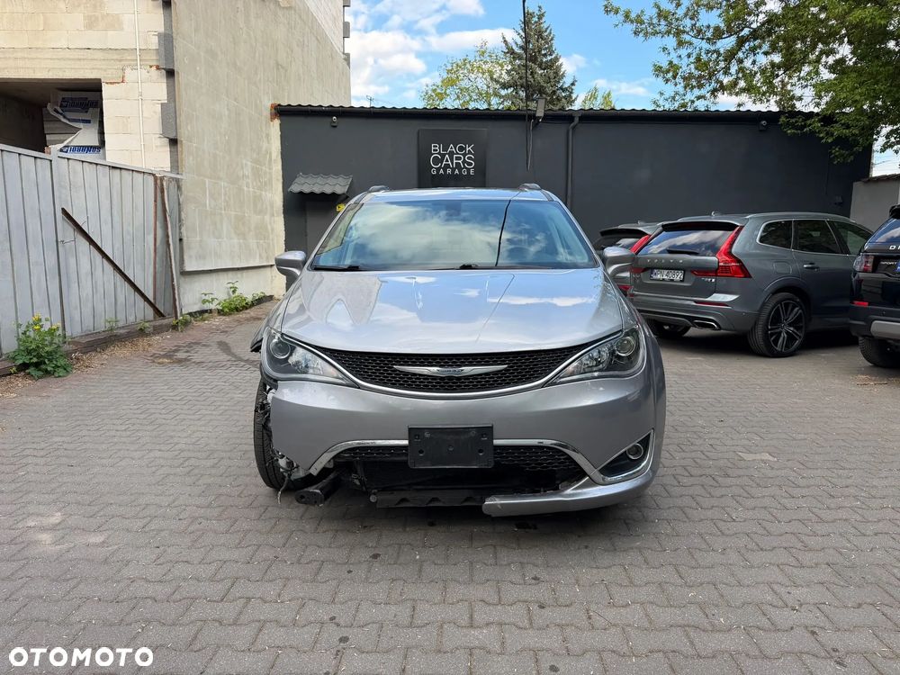 Chrysler Pacifica - 8