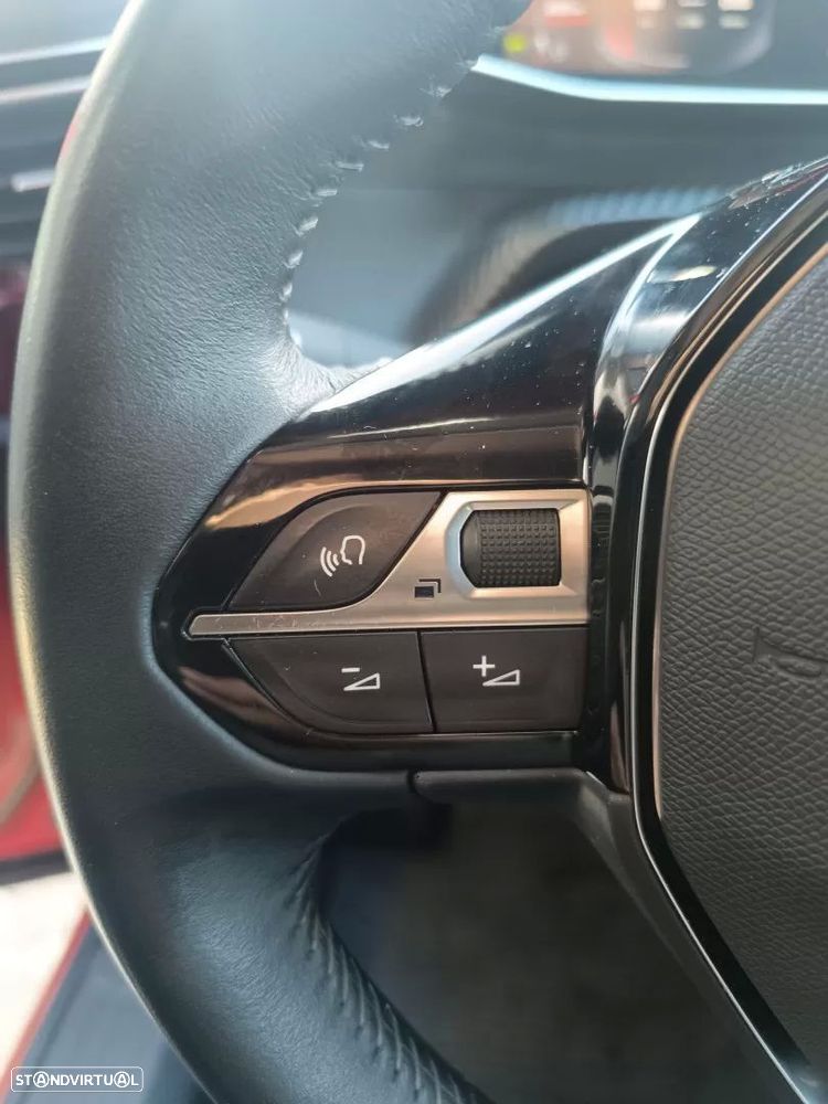 Peugeot 2008 1.5 BlueHDi Allure Pack EAT8 - 25