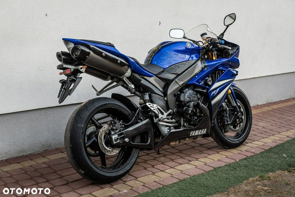 Yamaha R1 - 3