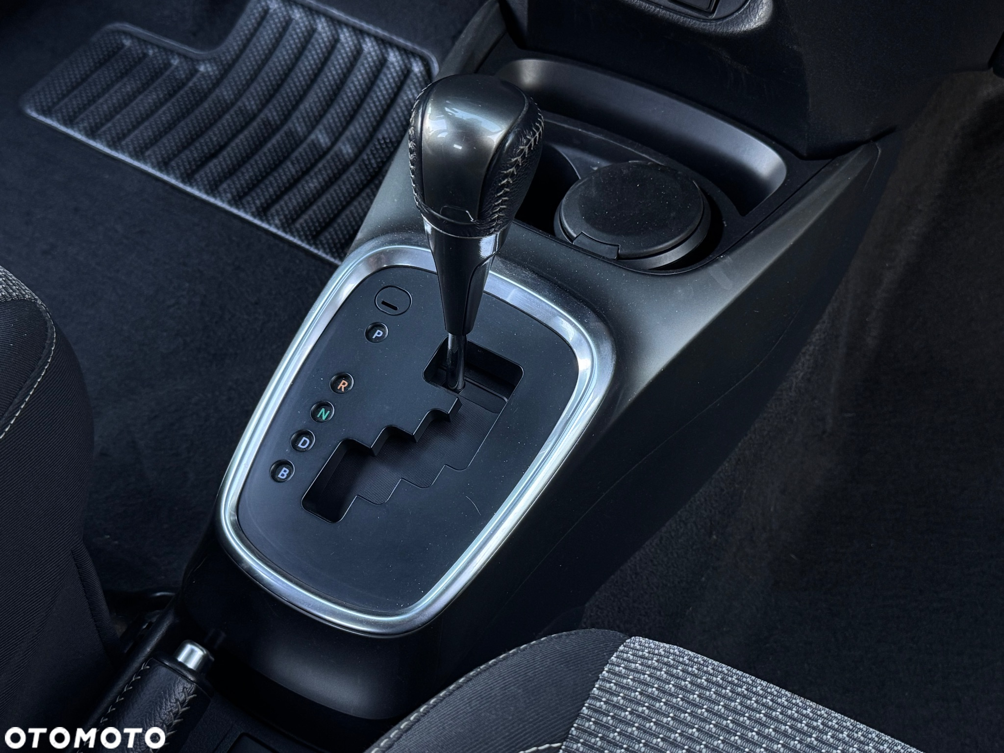 Toyota Yaris Hybrid 100 Premium - 30
