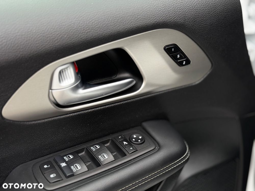 Chrysler Pacifica - 12