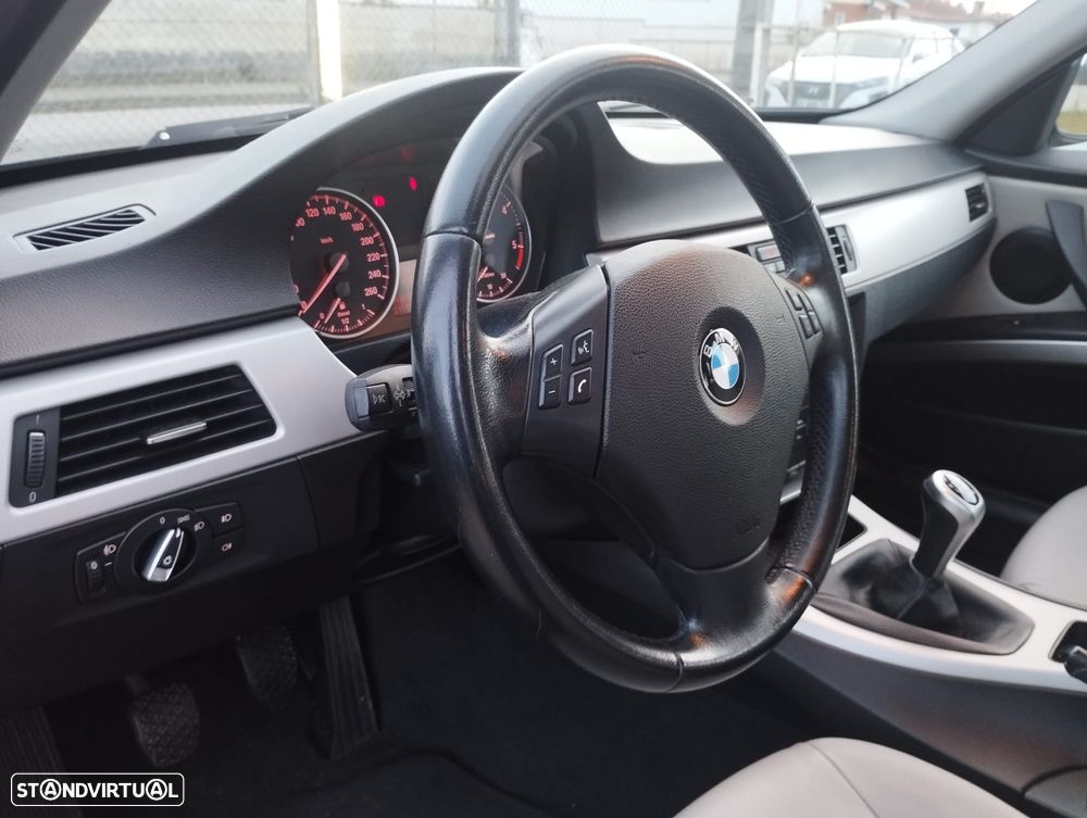 BMW 318 d LifeStyle - 7
